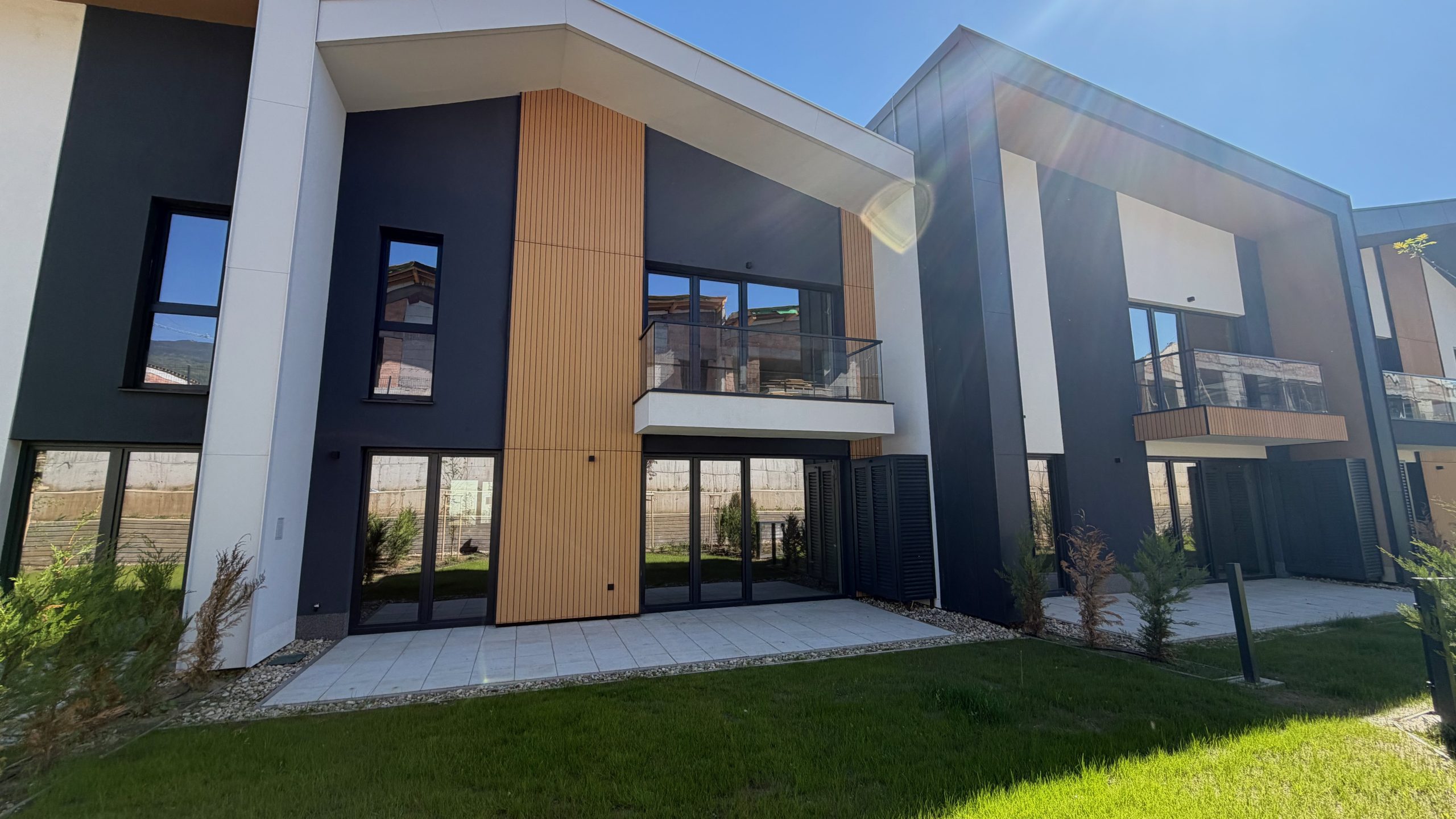 Houses and landscaped environment in River Park Sofia Phase 2.1